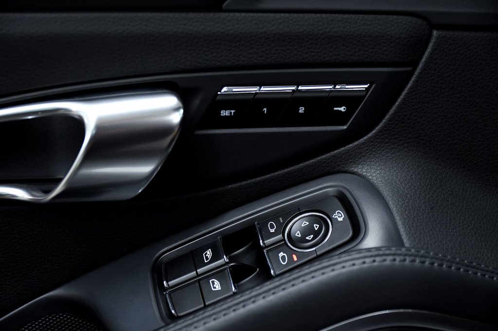 2014 Porsche 911 Targa 4S in Laval, Quebec - 29 - w1024h768px