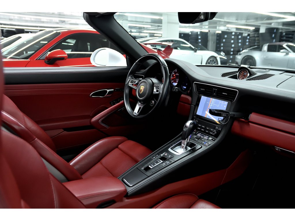 2017 Porsche 911 2dr Cabriolet Turbo / PCCBs / Burmester High End in Laval, Quebec - 33 - w1024h768px