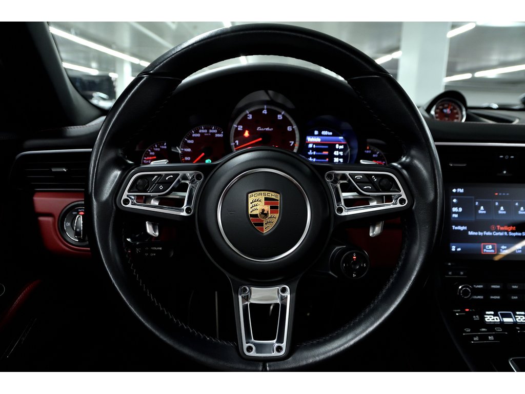 Porsche 911 2dr Cabriolet Turbo / PCCBs / Burmester High End 2017 à Laval, Québec - 12 - w1024h768px