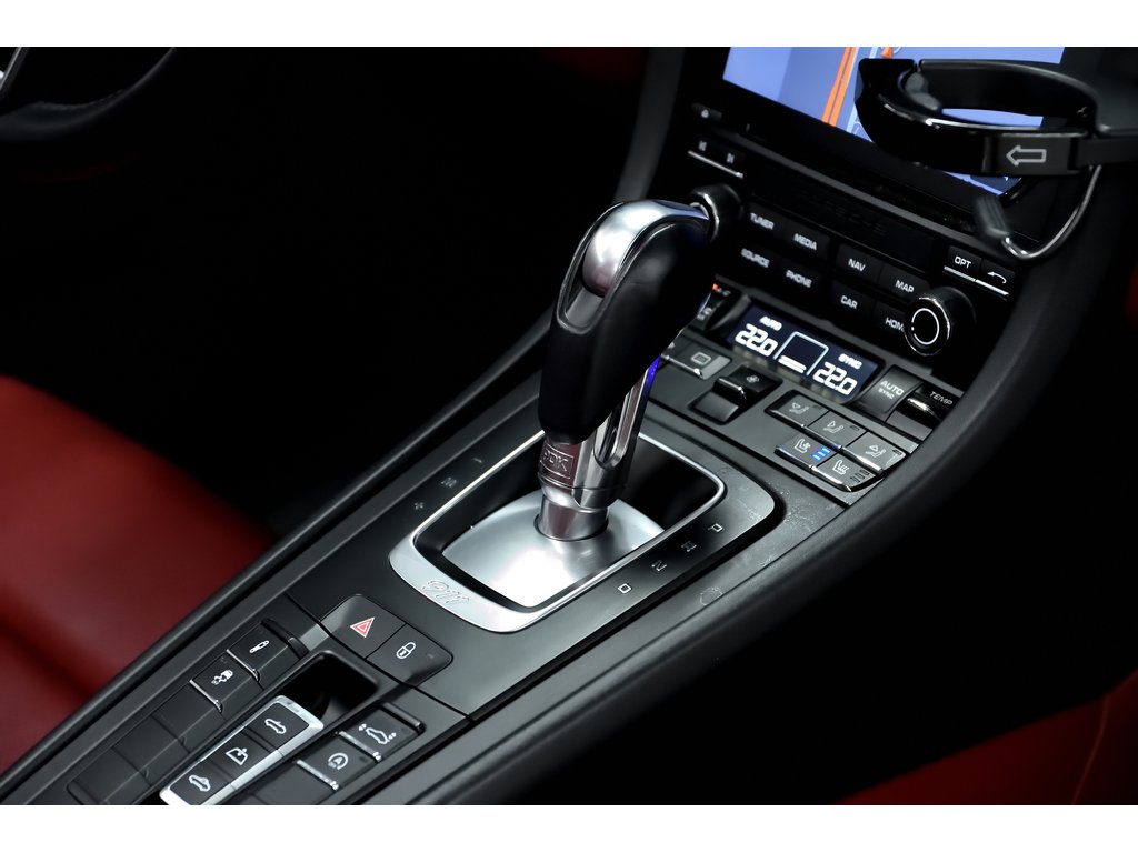 Porsche 911 2dr Cabriolet Turbo / PCCBs / Burmester High End 2017 à Laval, Québec - 34 - w1024h768px