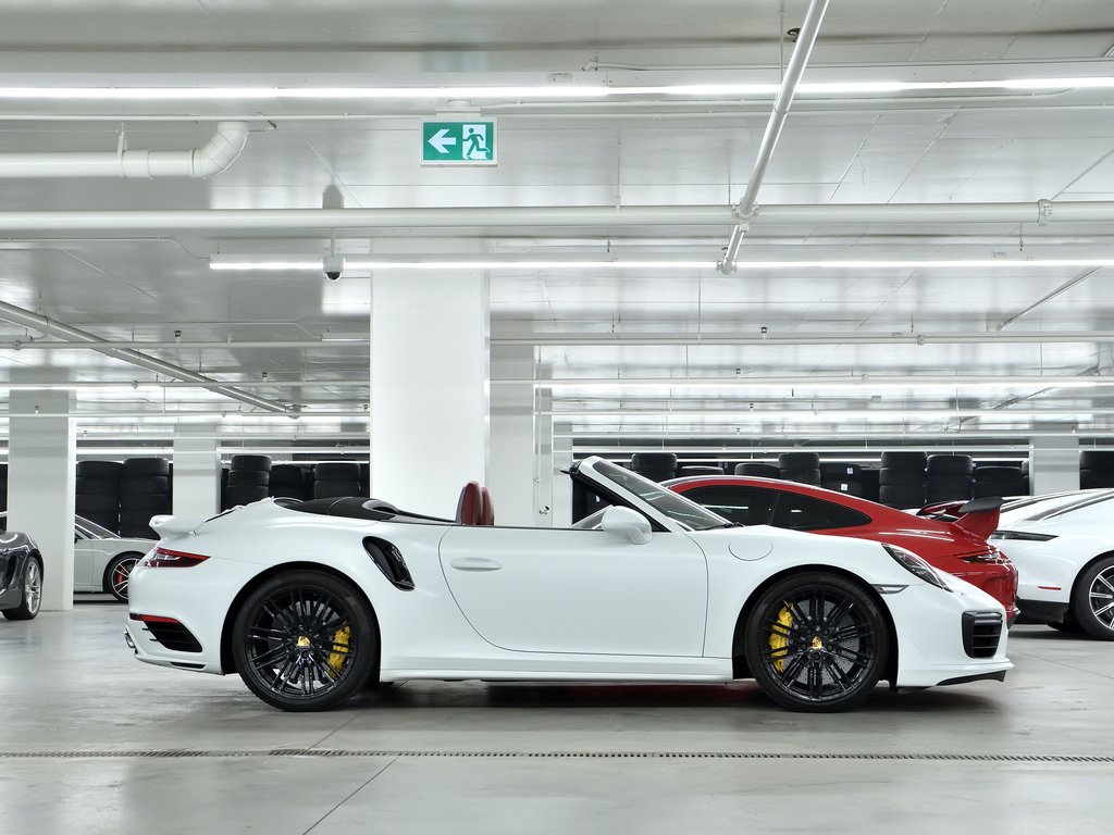 2017 Porsche 911 2dr Cabriolet Turbo / PCCBs / Burmester High End in Laval, Quebec - 2 - w1024h768px