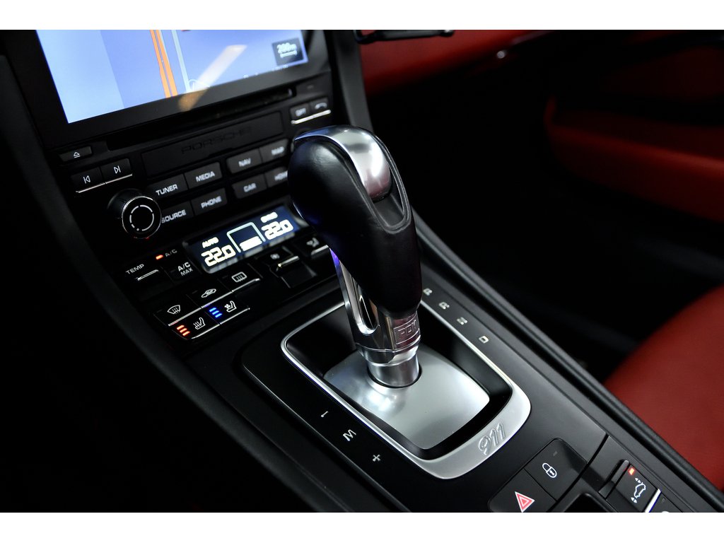 2017 Porsche 911 2dr Cabriolet Turbo / PCCBs / Burmester High End in Laval, Quebec - 26 - w1024h768px
