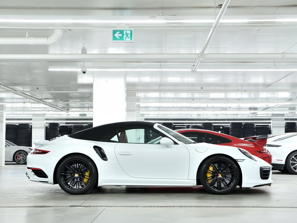 2017 Porsche 911 2dr Cabriolet Turbo / PCCBs / Burmester High End in Laval, Quebec - 7 - w1024h768px