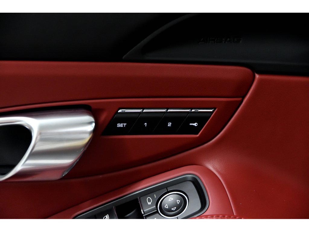 2017 Porsche 911 2dr Cabriolet Turbo / PCCBs / Burmester High End in Laval, Quebec - 29 - w1024h768px