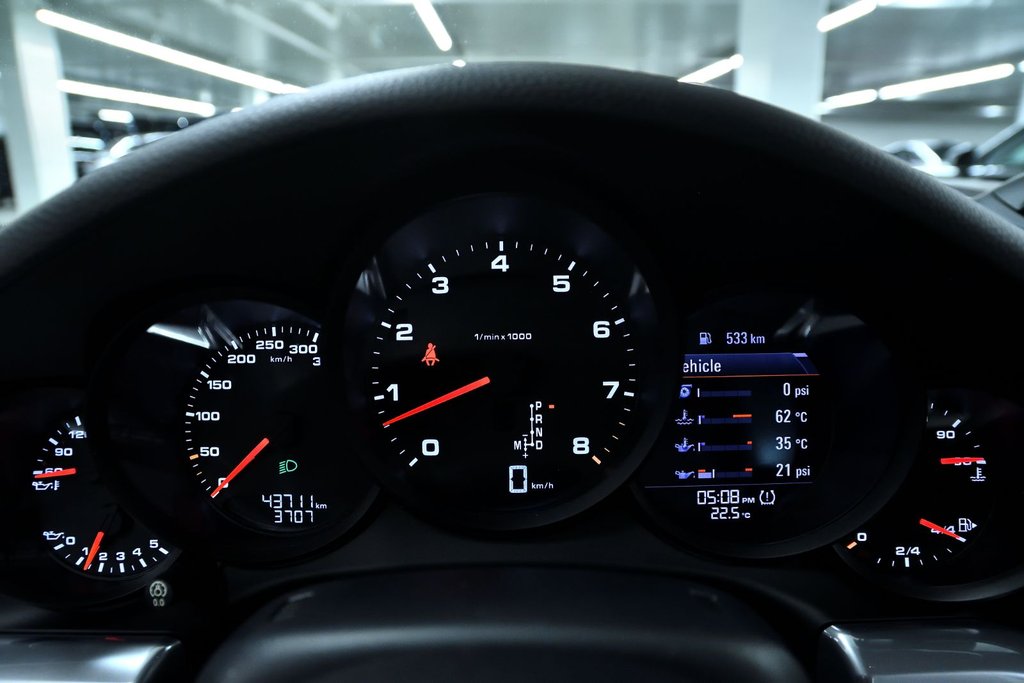2017 Porsche 911 Carrera 4S in Laval, Quebec - 17 - w1024h768px