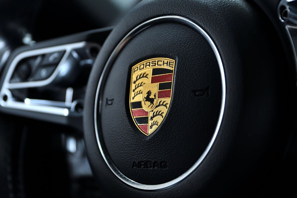 2017 Porsche 911 Carrera 4S in Laval, Quebec - 19 - w1024h768px