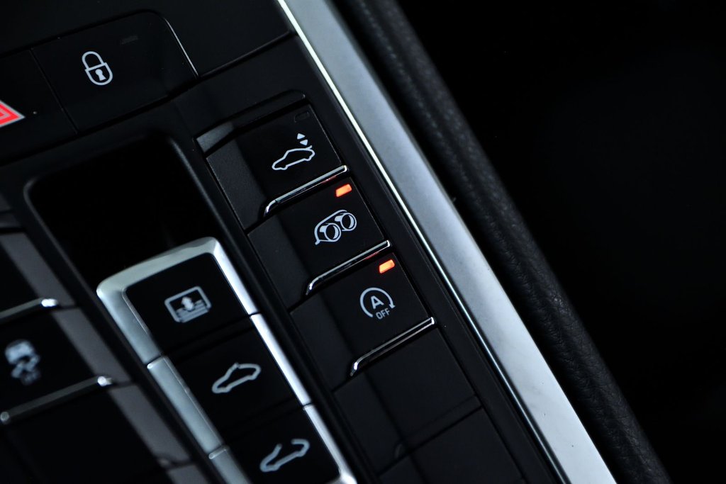 2017 Porsche 911 Carrera 4S in Laval, Quebec - 30 - w1024h768px