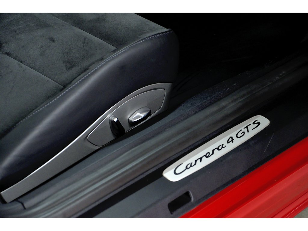 2019 Porsche 911 Carrera 4 GTS Coupe / SportDesign / BOSE in Laval, Quebec - 33 - w1024h768px