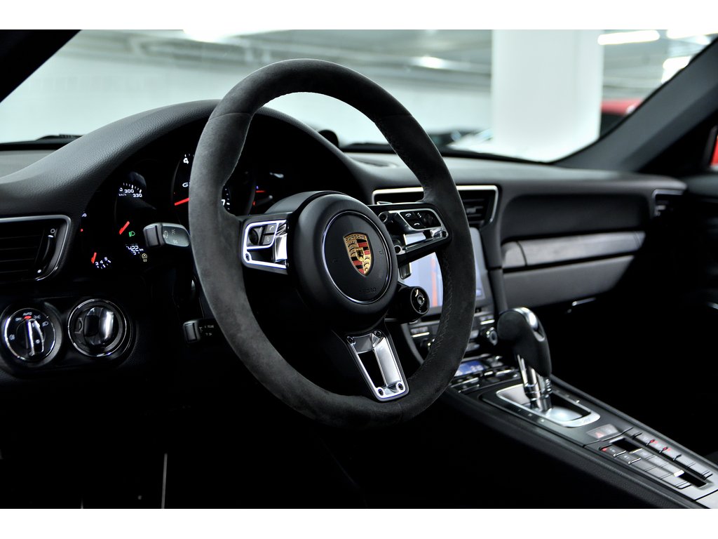 2019 Porsche 911 Carrera 4 GTS Coupe / SportDesign / BOSE in Laval, Quebec - 11 - w1024h768px