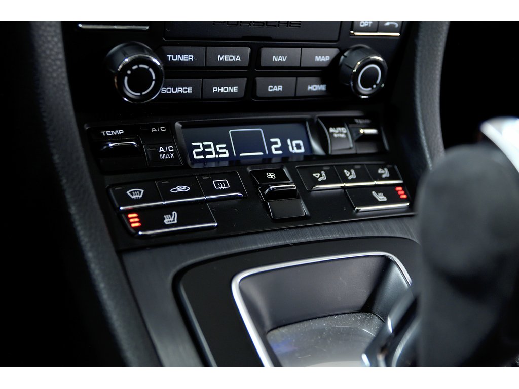 2019 Porsche 911 Carrera 4 GTS Coupe / SportDesign / BOSE in Laval, Quebec - 28 - w1024h768px