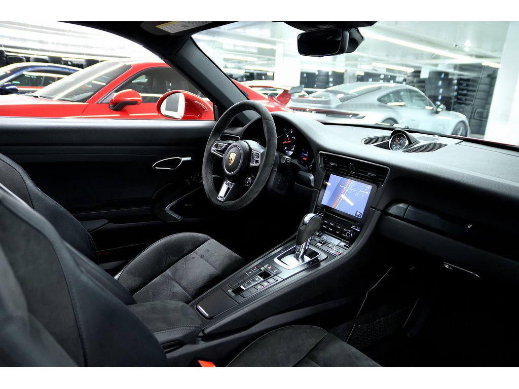 2019 Porsche 911 Carrera 4 GTS Coupe / SportDesign / BOSE in Laval, Quebec - 31 - w1024h768px