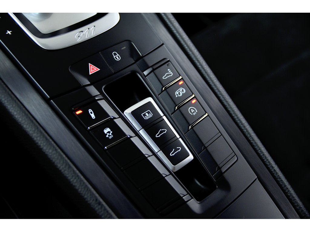 2019 Porsche 911 Carrera 4 GTS Coupe / SportDesign / BOSE in Laval, Quebec - 29 - w1024h768px