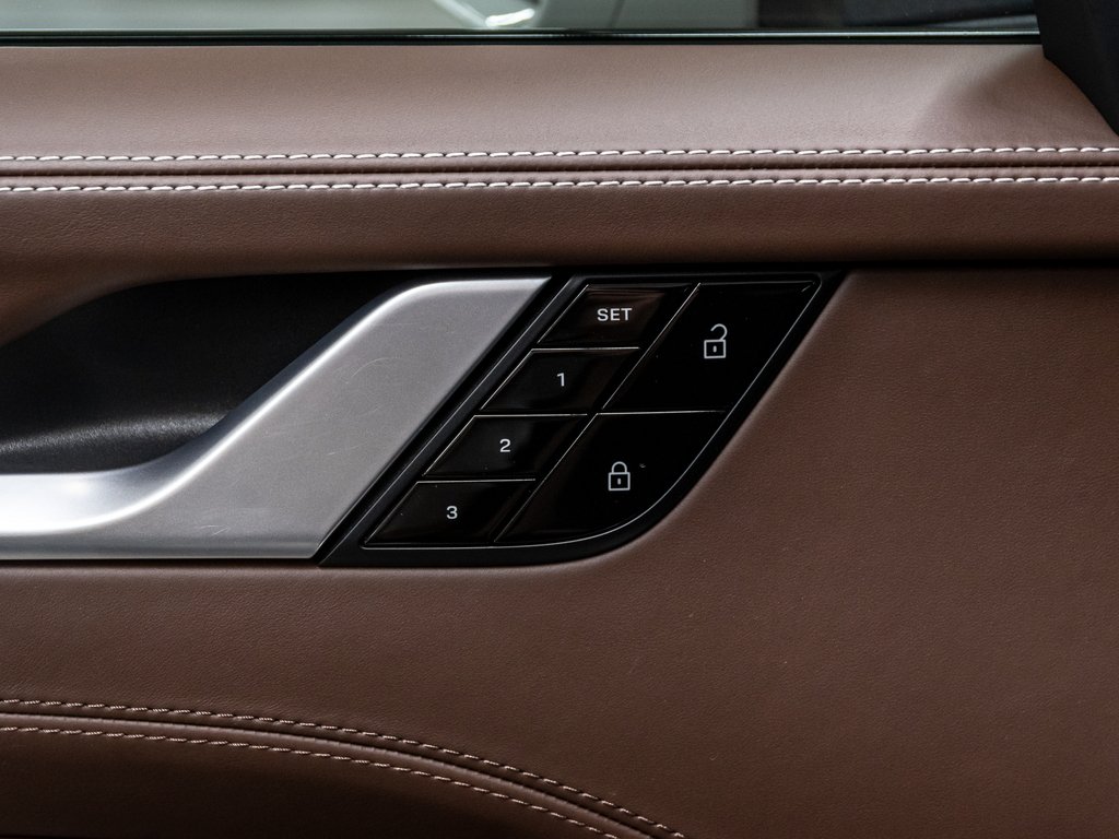 2021 Porsche 911 Turbo Coupe / PDCC / Sport Exhaust / BOSE in Laval, Quebec - 16 - w1024h768px