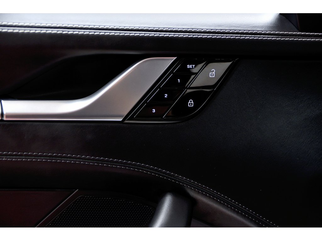 2021 Porsche 911 Turbo S / Lightweight Package / Axle Lift / BOSE in Laval, Quebec - 29 - w1024h768px