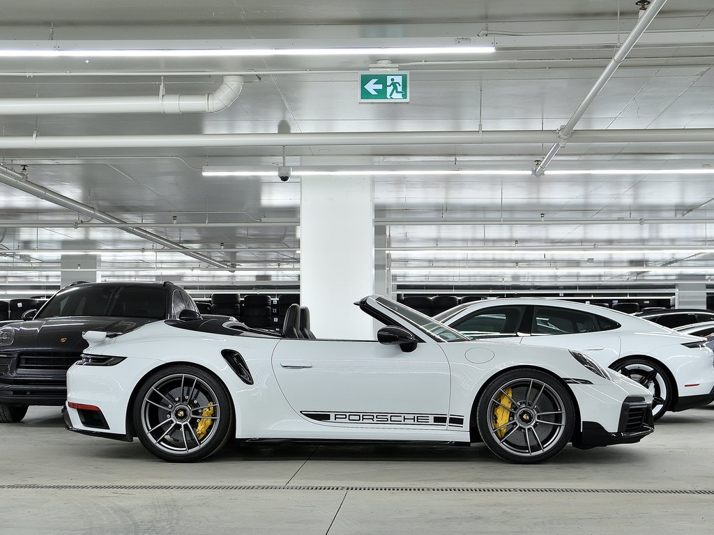 Porsche 911 Turbo S Cab / Sport Pack / PASM / Sport Exhaust 2021 à Laval, Québec - 2 - w1024h768px
