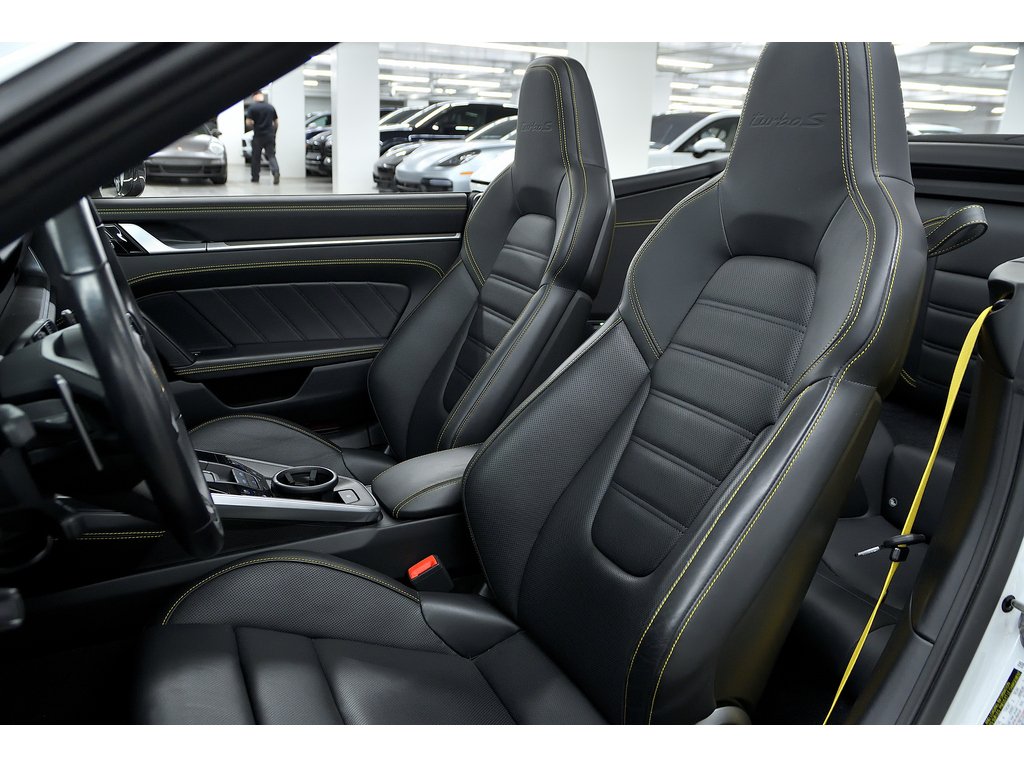 Porsche 911 Turbo S Cab / Sport Pack / PASM / Sport Exhaust 2021 à Laval, Québec - 15 - w1024h768px