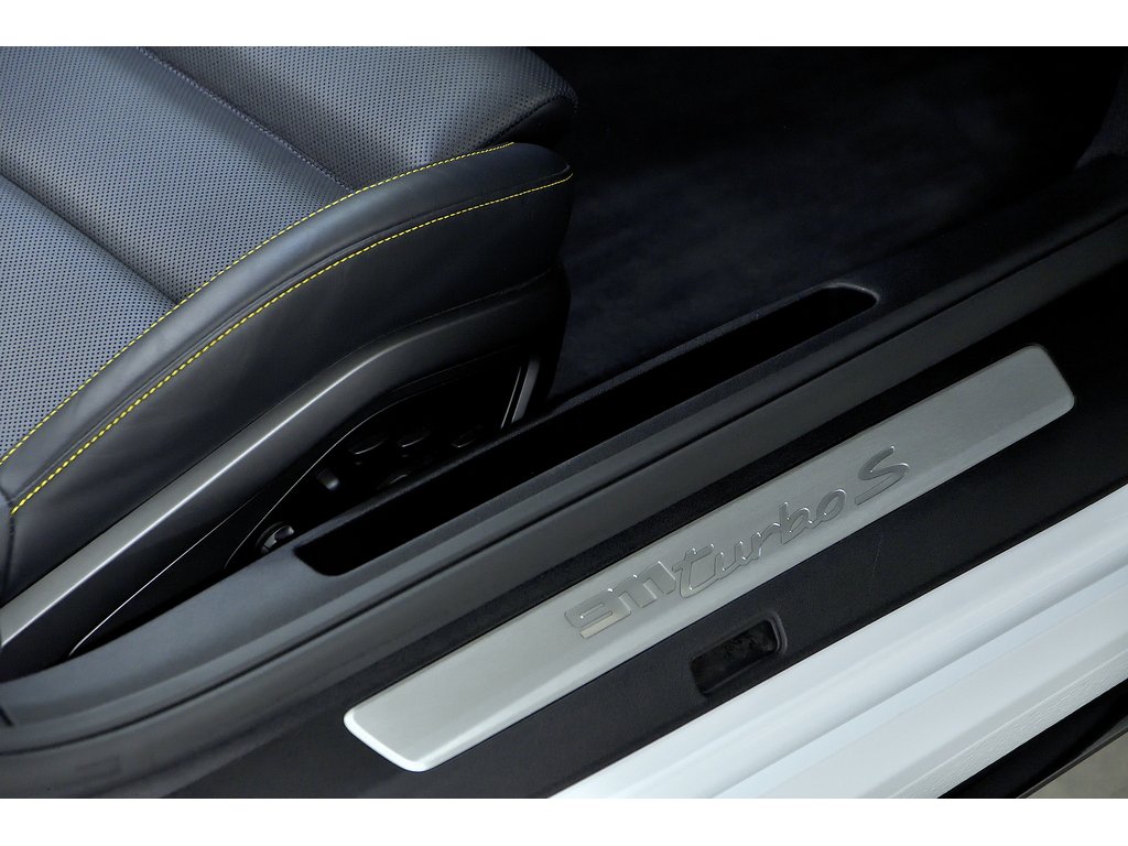 Porsche 911 Turbo S Cab / Sport Pack / PASM / Sport Exhaust 2021 à Laval, Québec - 34 - w1024h768px