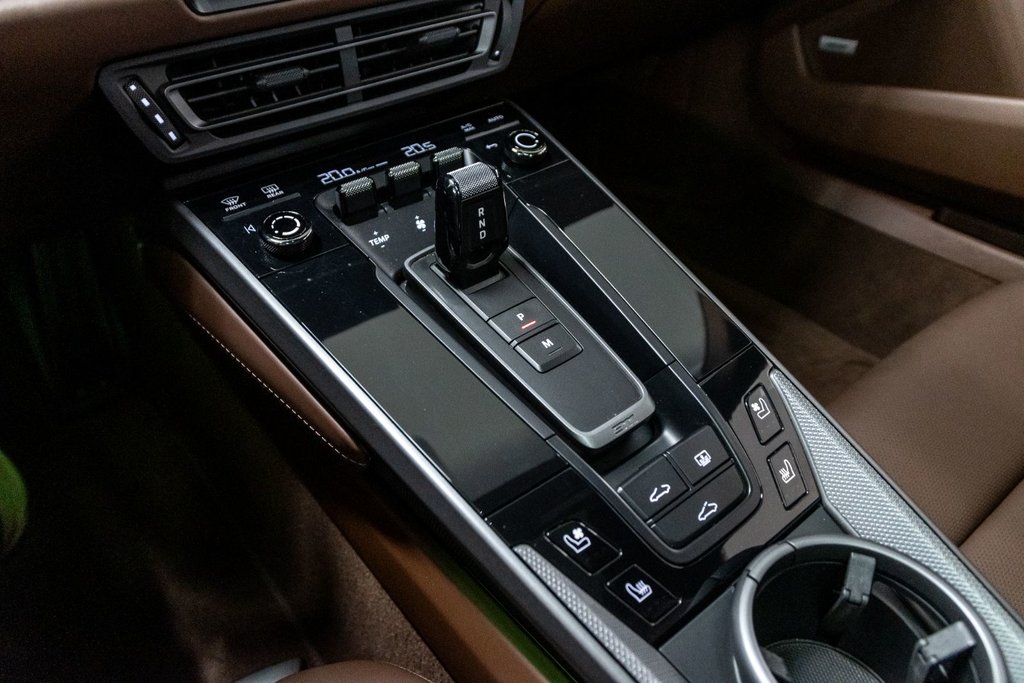 2021 Porsche 911 Carrera 4 in Laval, Quebec - 19 - w1024h768px
