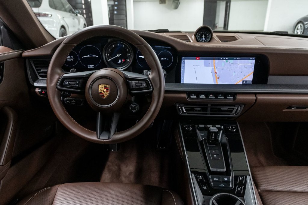 2021 Porsche 911 Carrera 4 in Laval, Quebec - 14 - w1024h768px