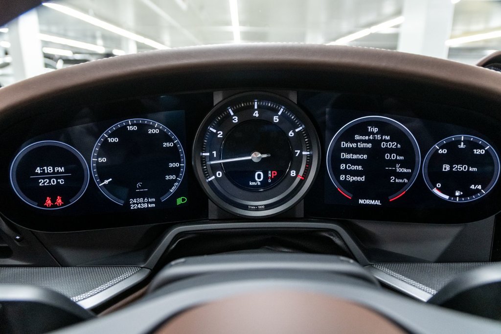 2021 Porsche 911 Carrera 4 in Laval, Quebec - 13 - w1024h768px