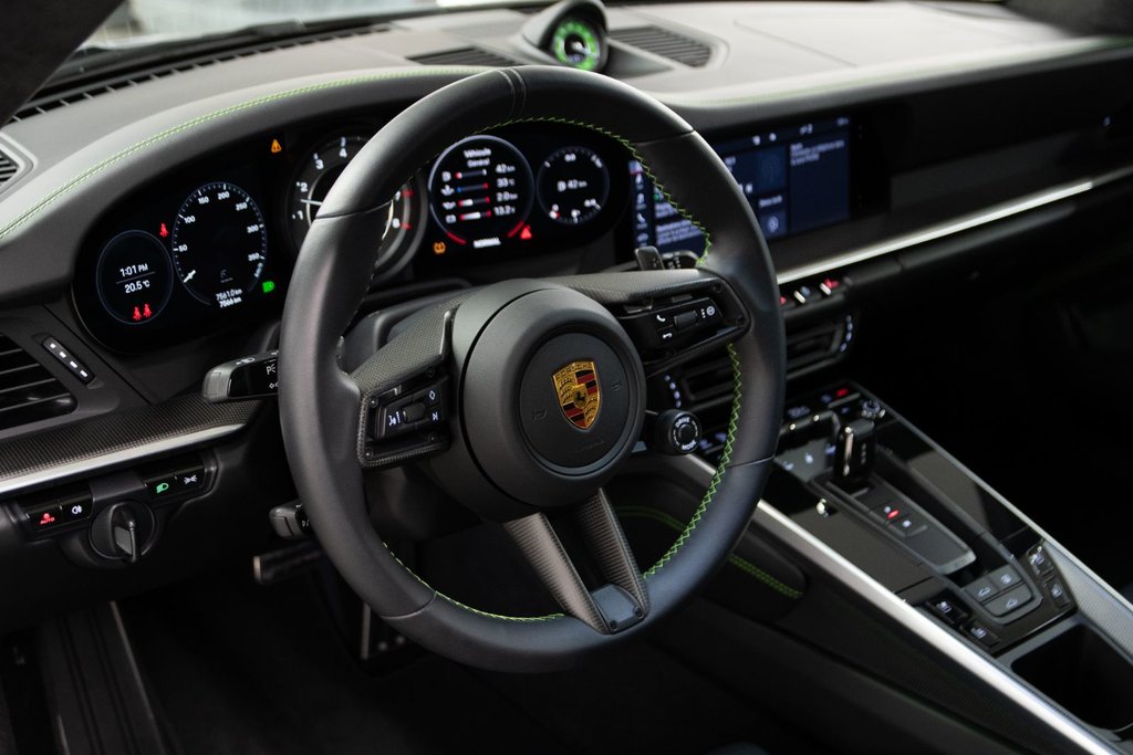 2021 Porsche 911 Turbo S in Laval, Quebec - 13 - w1024h768px