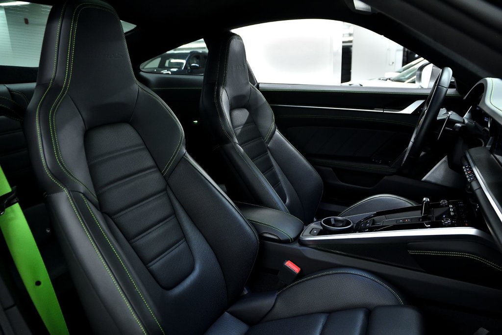 2021 Porsche 911 Turbo S in Laval, Quebec - 38 - w1024h768px
