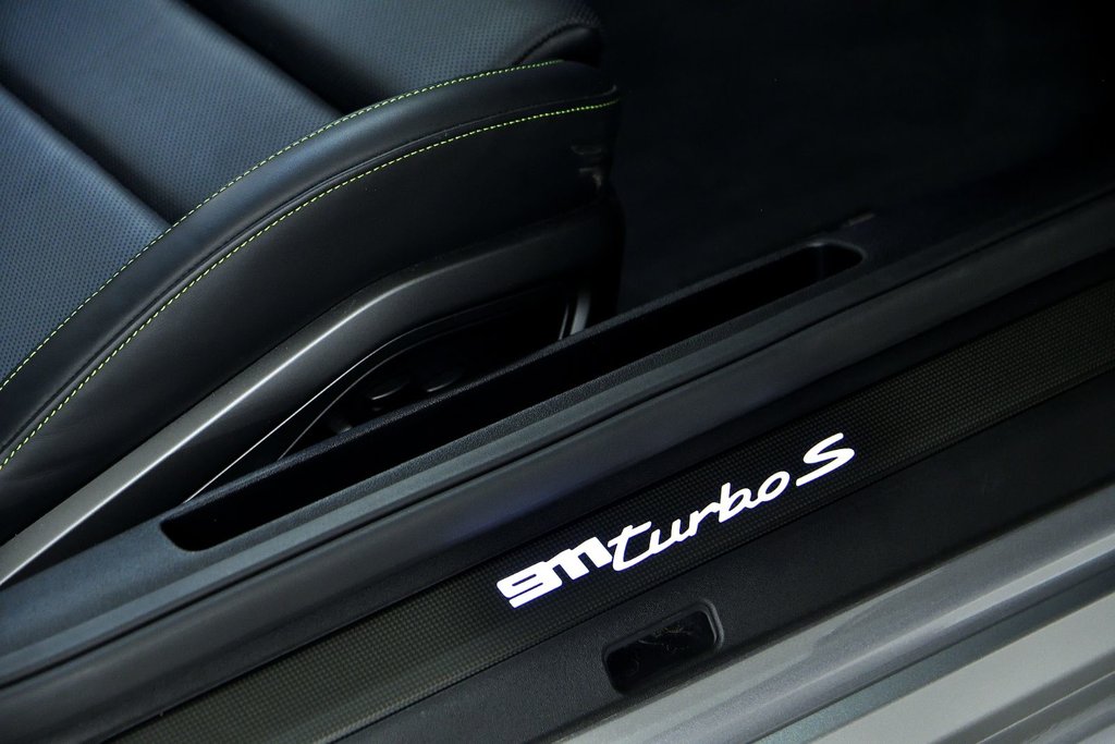 2021 Porsche 911 Turbo S in Laval, Quebec - 37 - w1024h768px