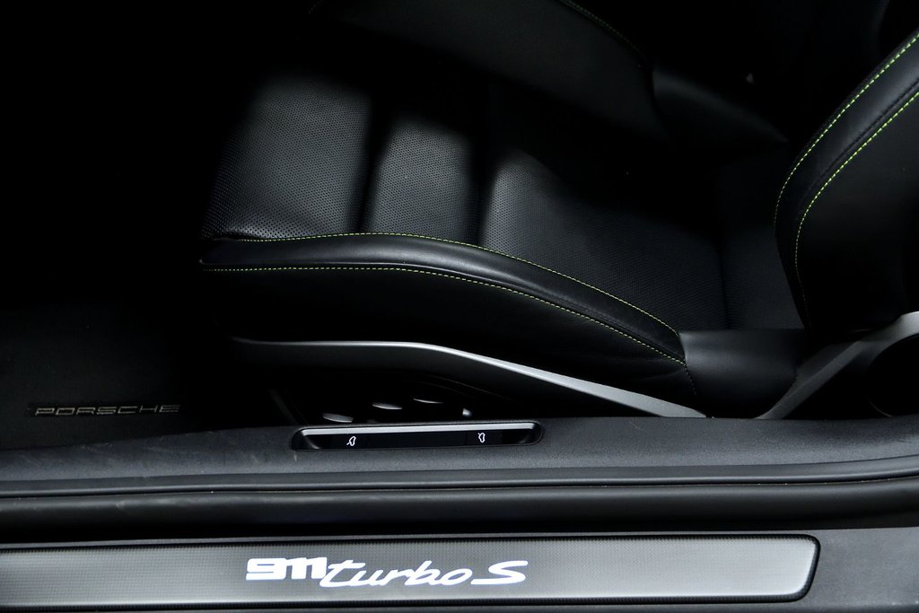 2021 Porsche 911 Turbo S in Laval, Quebec - 15 - w1024h768px