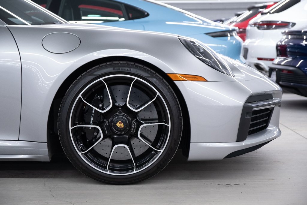 2021 Porsche 911 Turbo S in Laval, Quebec - 9 - w1024h768px
