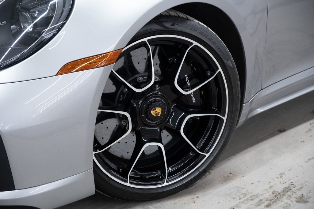 2021 Porsche 911 Turbo S in Laval, Quebec - 7 - w1024h768px
