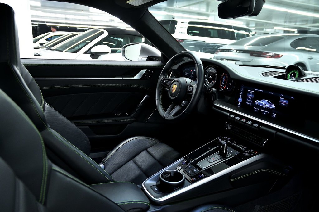 2021 Porsche 911 Turbo S in Laval, Quebec - 32 - w1024h768px