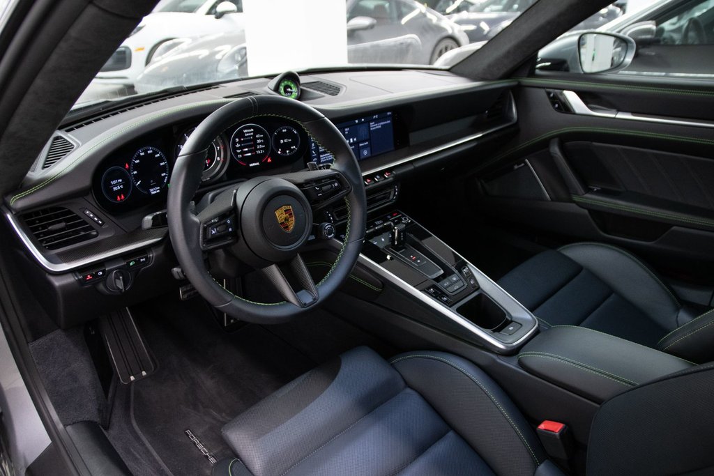 2021 Porsche 911 Turbo S in Laval, Quebec - 12 - w1024h768px