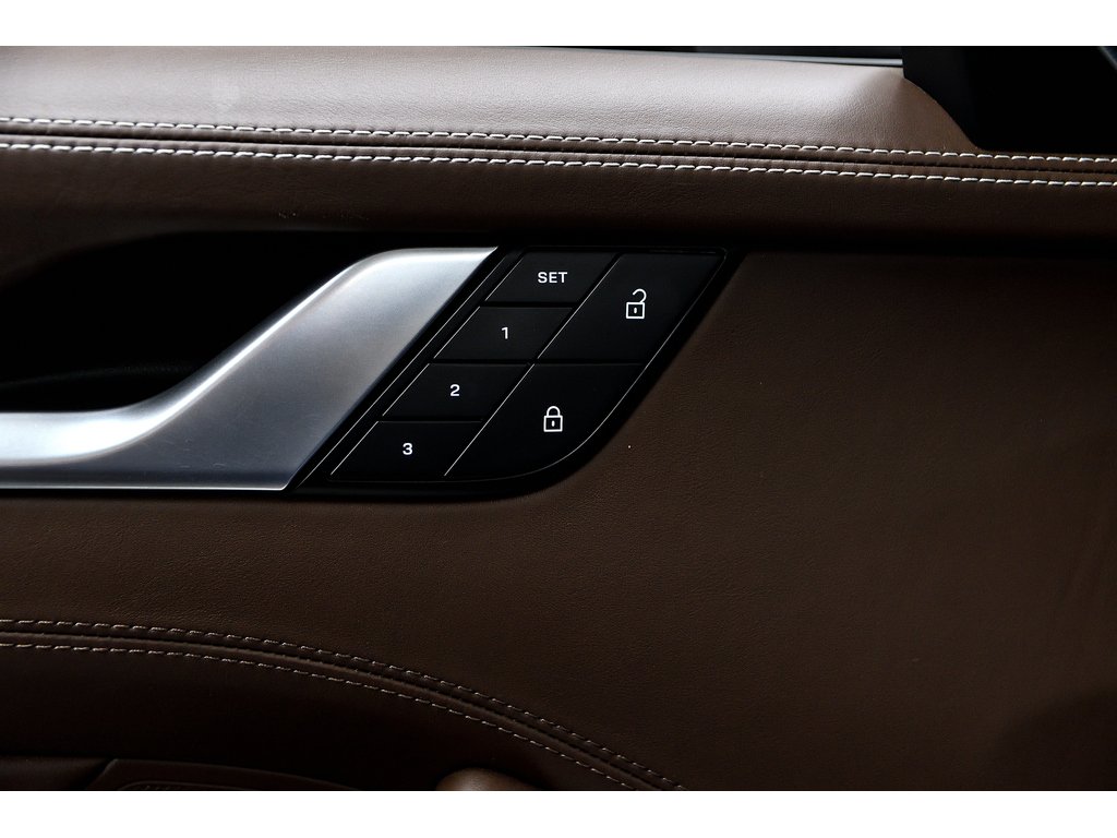 2022 Porsche 911 Turbo Cabriolet / Sport Exhaust / 18 Ways / BOSE in Laval, Quebec - 33 - w1024h768px