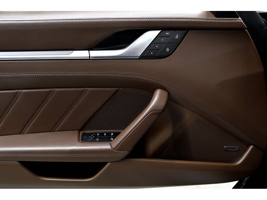 Porsche 911 Turbo Cabriolet / Sport Exhaust / 18 Ways / BOSE 2022 à Laval, Québec - 32 - w1024h768px