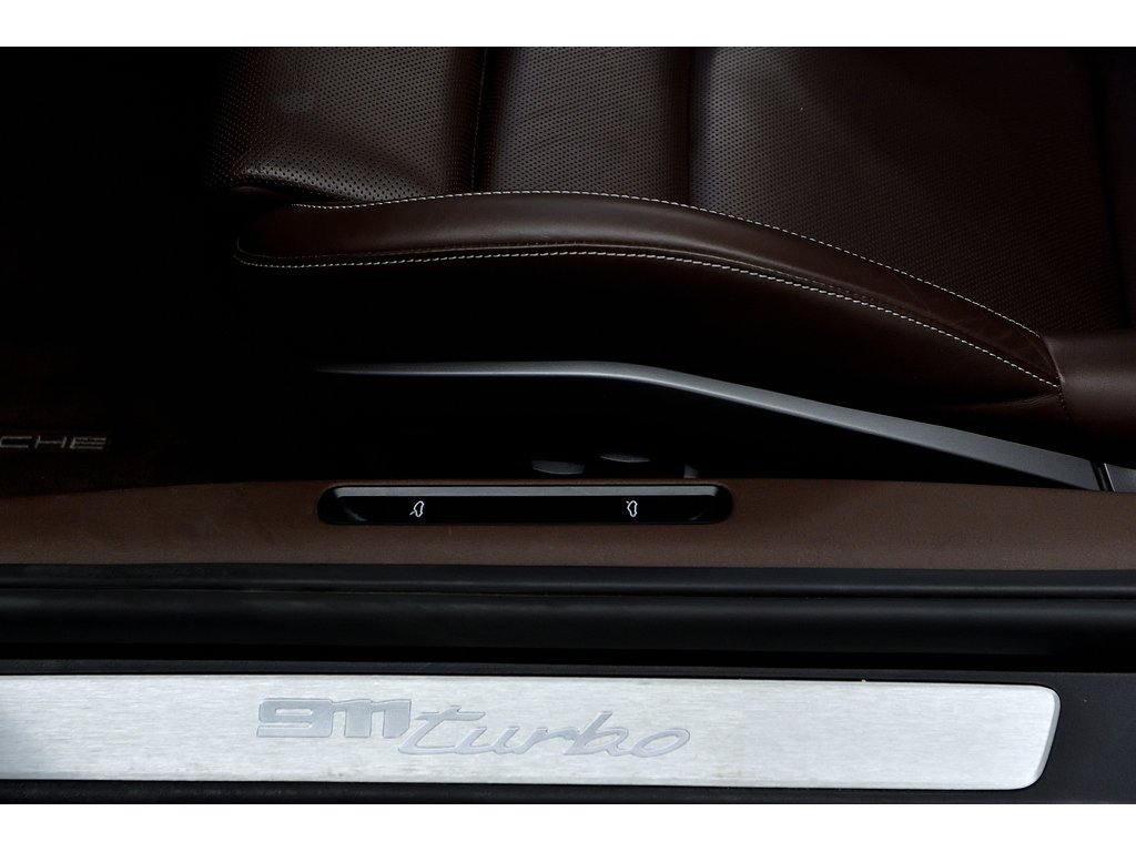 Porsche 911 Turbo Cabriolet / Sport Exhaust / 18 Ways / BOSE 2022 à Laval, Québec - 17 - w1024h768px