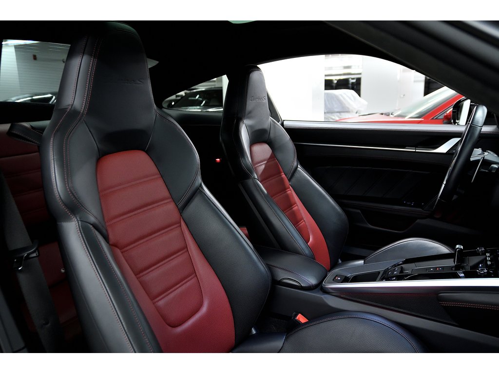 2022 Porsche 911 Turbo S Coupe in Laval, Quebec - 38 - w1024h768px