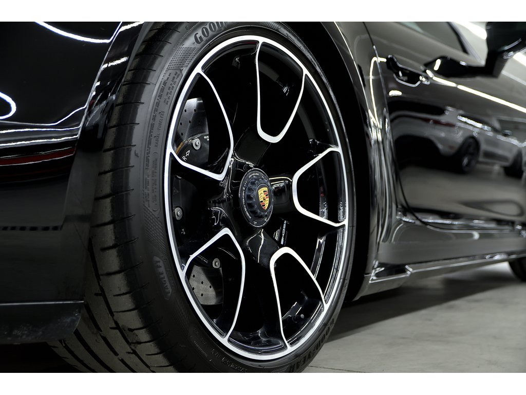 2022 Porsche 911 Turbo S Coupe in Laval, Quebec - 11 - w1024h768px