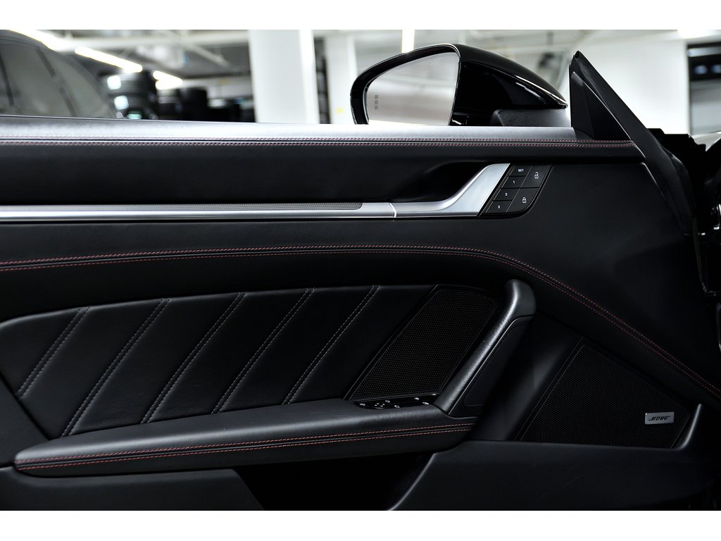 2022 Porsche 911 Turbo S Coupe in Laval, Quebec - 33 - w1024h768px