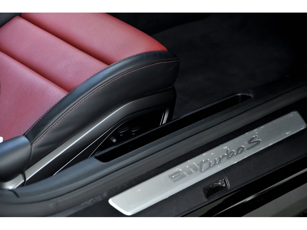 2022 Porsche 911 Turbo S Coupe in Laval, Quebec - 37 - w1024h768px