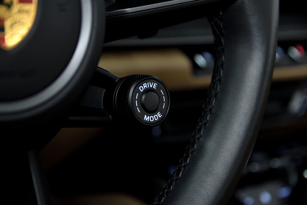 2022 Porsche 911 Carrera S Cabriolet in Laval, Quebec - 31 - w1024h768px