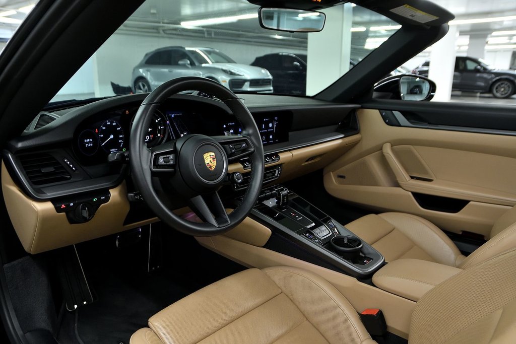 2022 Porsche 911 Carrera S Cabriolet in Laval, Quebec - 12 - w1024h768px