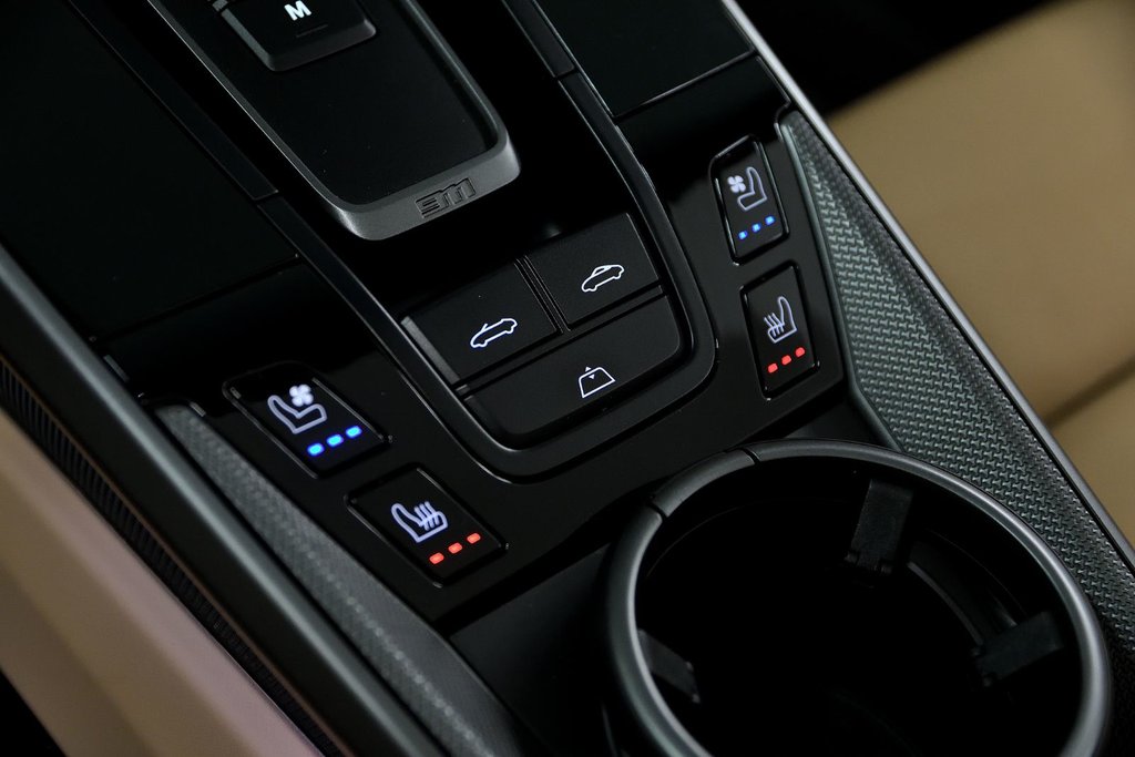 2022 Porsche 911 Carrera S Cabriolet in Laval, Quebec - 28 - w1024h768px