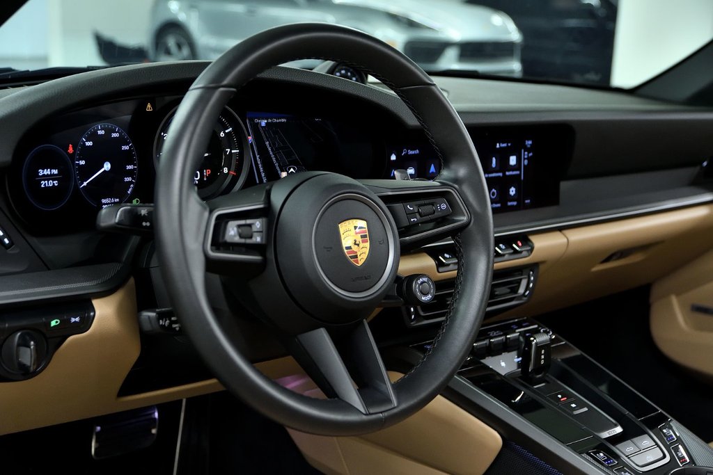 2022 Porsche 911 Carrera S Cabriolet in Laval, Quebec - 11 - w1024h768px