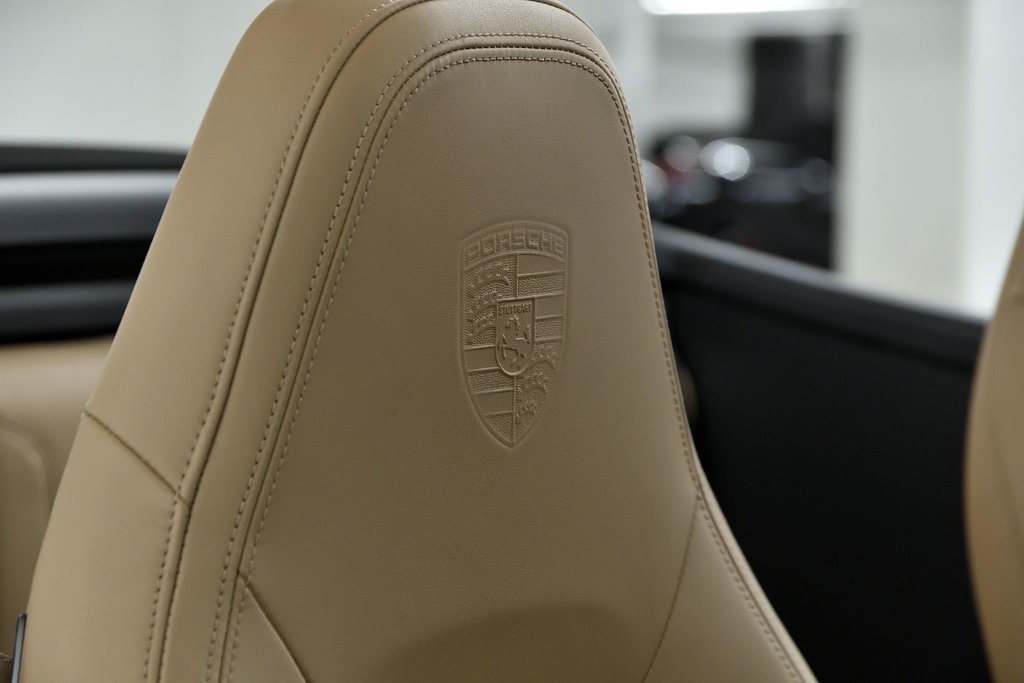 2022 Porsche 911 Carrera S Cabriolet in Laval, Quebec - 20 - w1024h768px