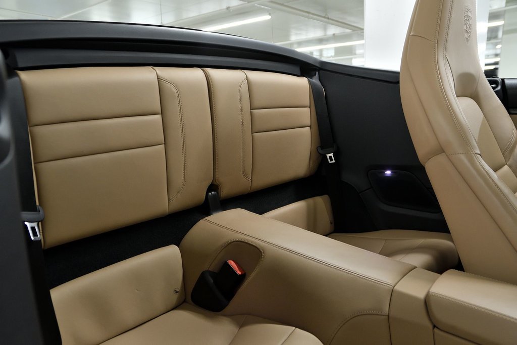 2022 Porsche 911 Carrera S Cabriolet in Laval, Quebec - 21 - w1024h768px