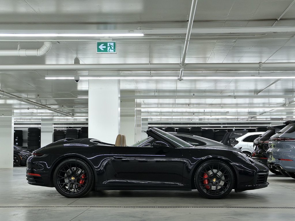 2022 Porsche 911 Carrera S Cabriolet in Laval, Quebec - 2 - w1024h768px