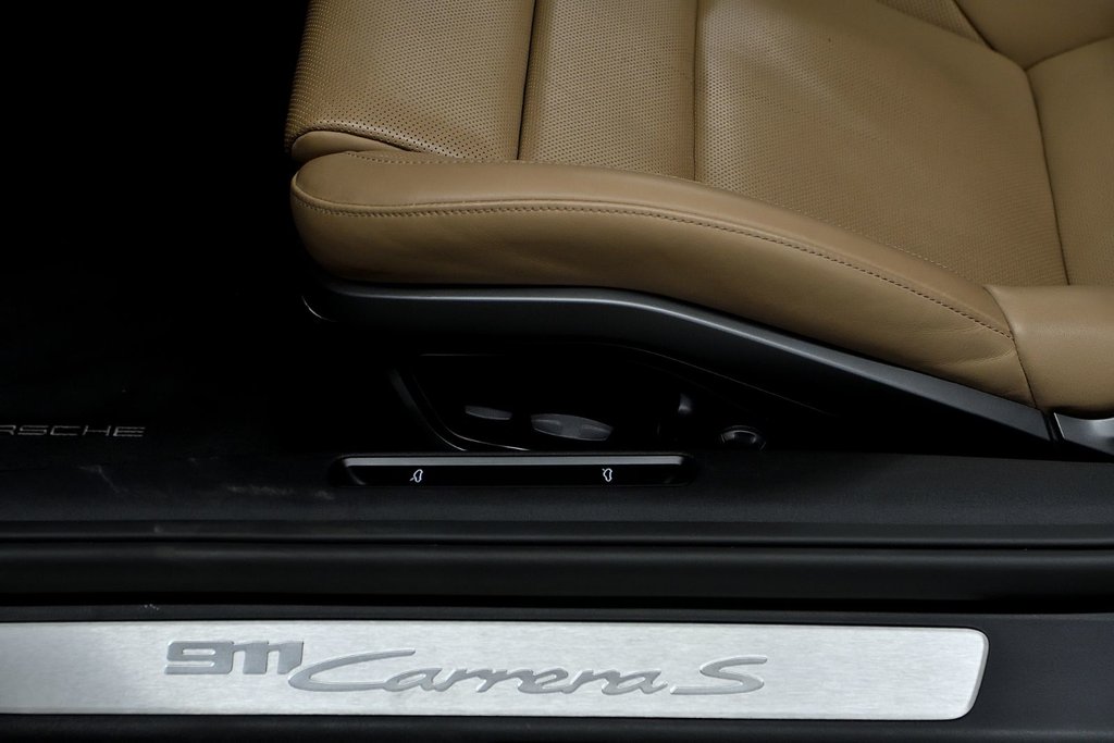 2022 Porsche 911 Carrera S Cabriolet in Laval, Quebec - 14 - w1024h768px