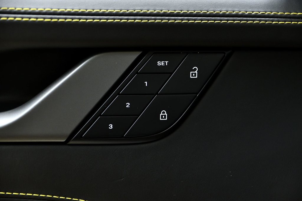 2022 Porsche 911 Carrera S in Laval, Quebec - 39 - w1024h768px