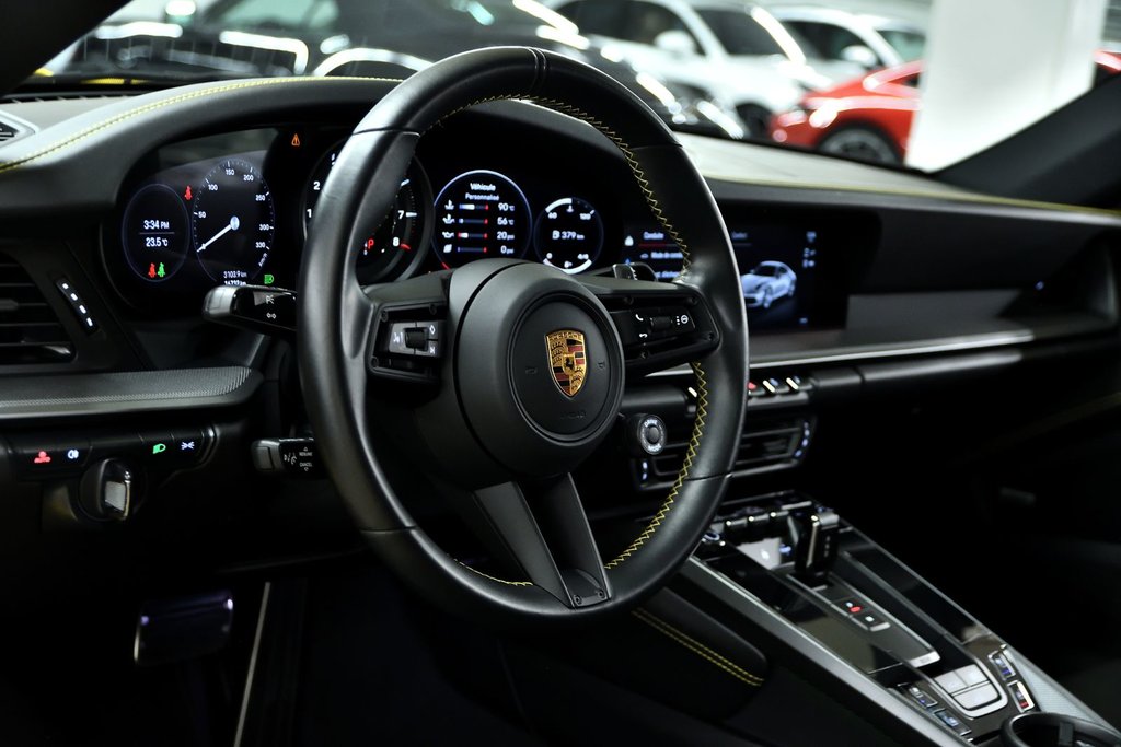 2022 Porsche 911 Carrera S in Laval, Quebec - 34 - w1024h768px