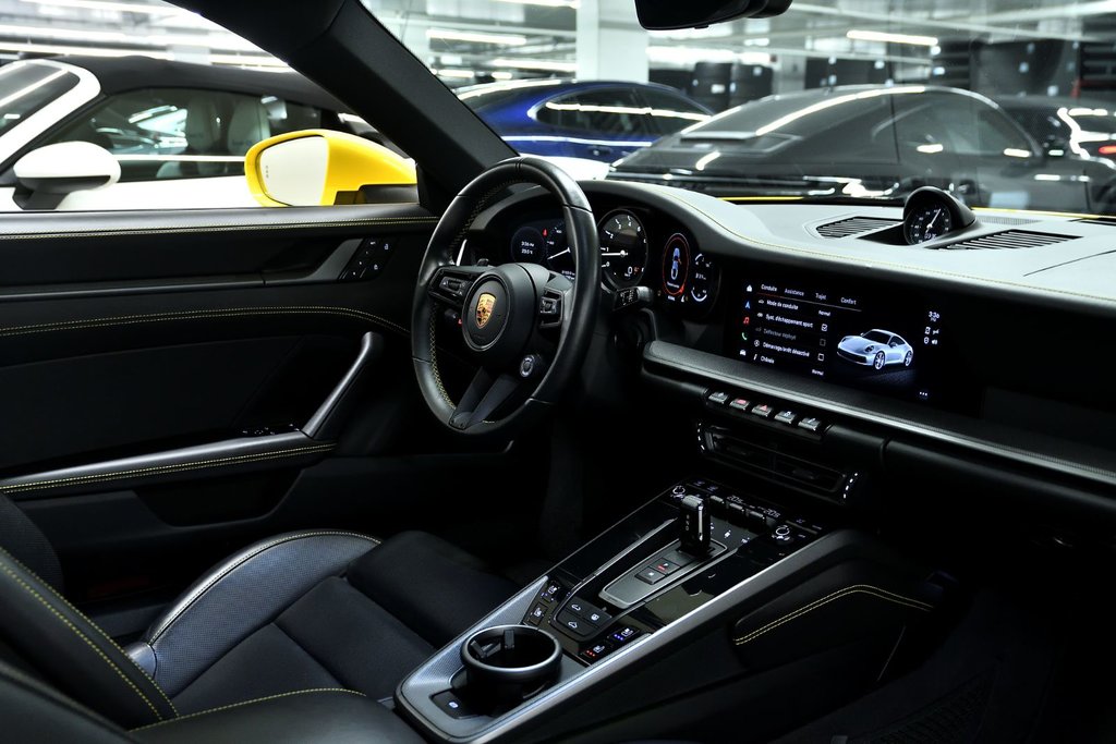 2022 Porsche 911 Carrera S in Laval, Quebec - 35 - w1024h768px